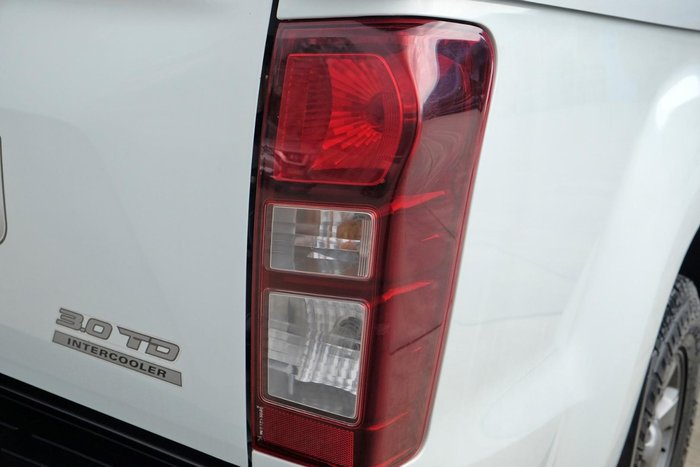2017 Isuzu D-MAX SX High Ride MY17 4x2 Splash White
