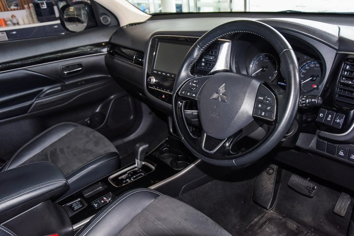 2020 Mitsubishi Outlander LS