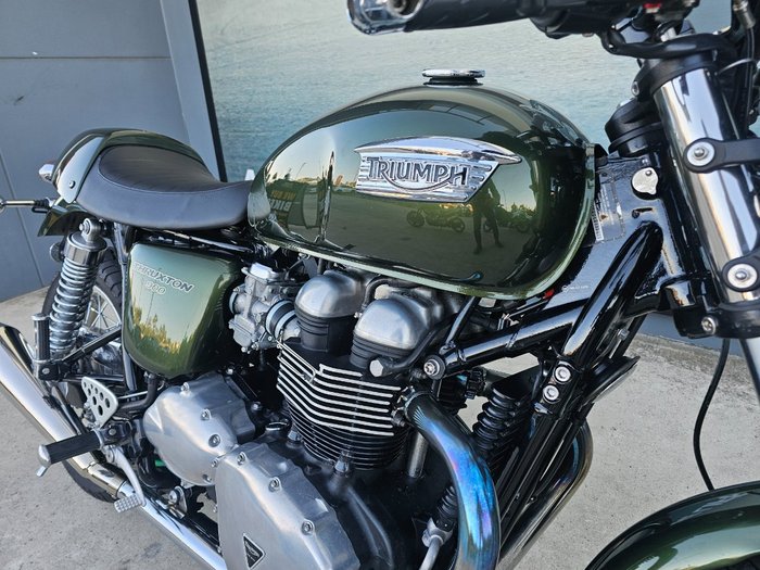 2015 Triumph THRUXTON 900 Green