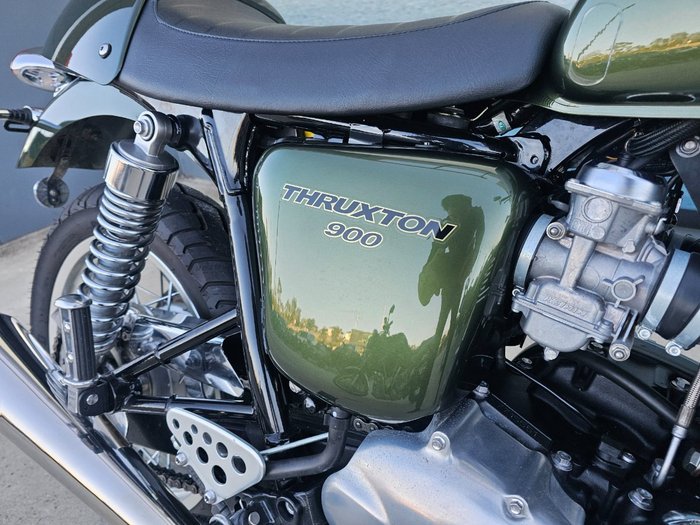 2015 Triumph THRUXTON 900 Green
