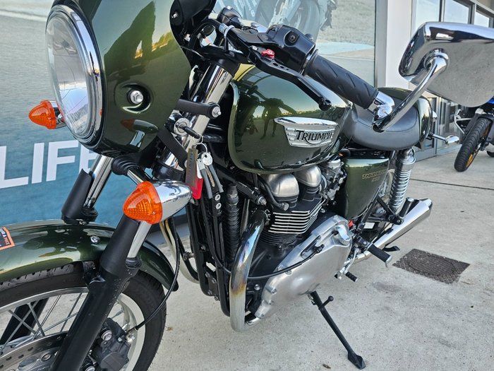 2015 Triumph THRUXTON 900 Green