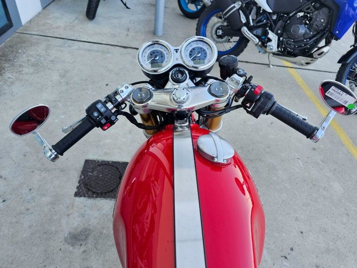 2017 Triumph THRUXTON R Red