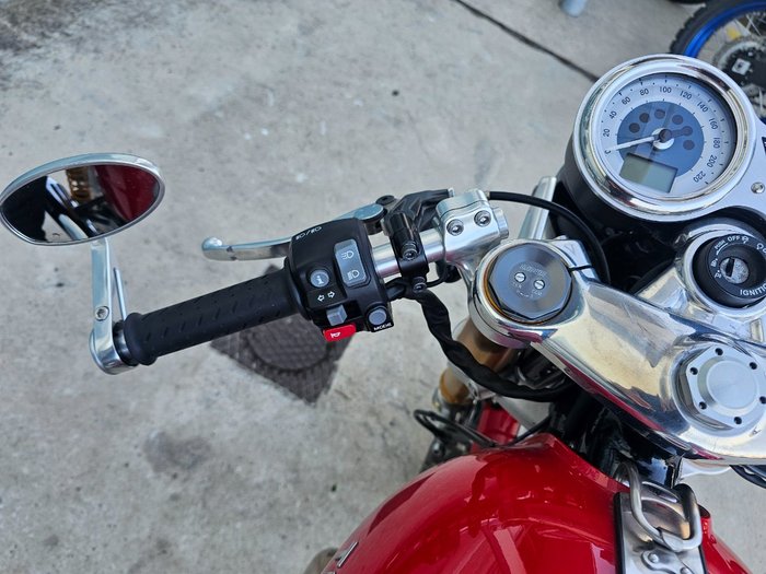 2017 Triumph THRUXTON R Red