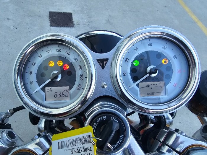 2017 Triumph THRUXTON R Red