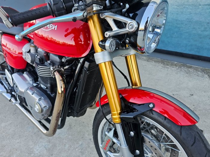 2017 Triumph THRUXTON R Red