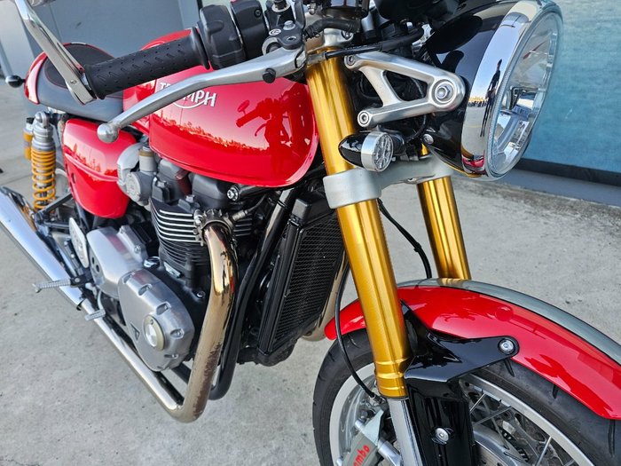 2017 Triumph THRUXTON R Red