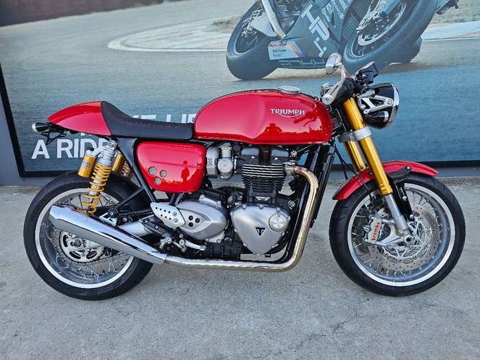 2017 Triumph THRUXTON R Red
