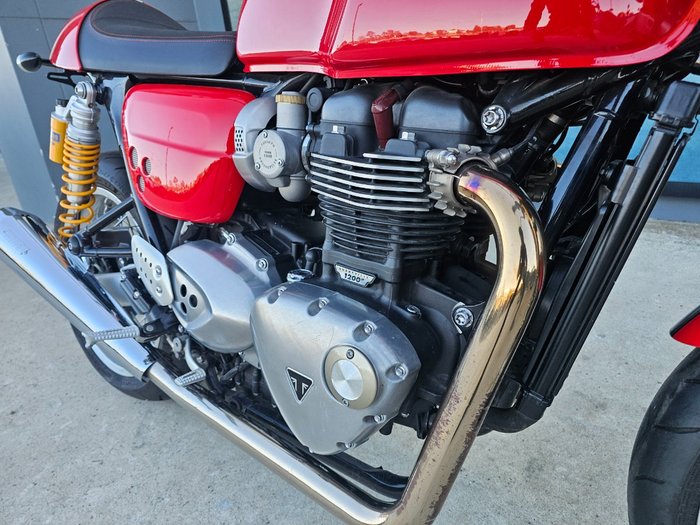 2017 Triumph THRUXTON R Red