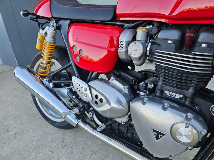 2017 Triumph THRUXTON R Red