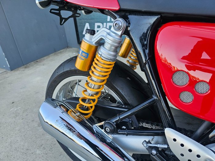 2017 Triumph THRUXTON R Red