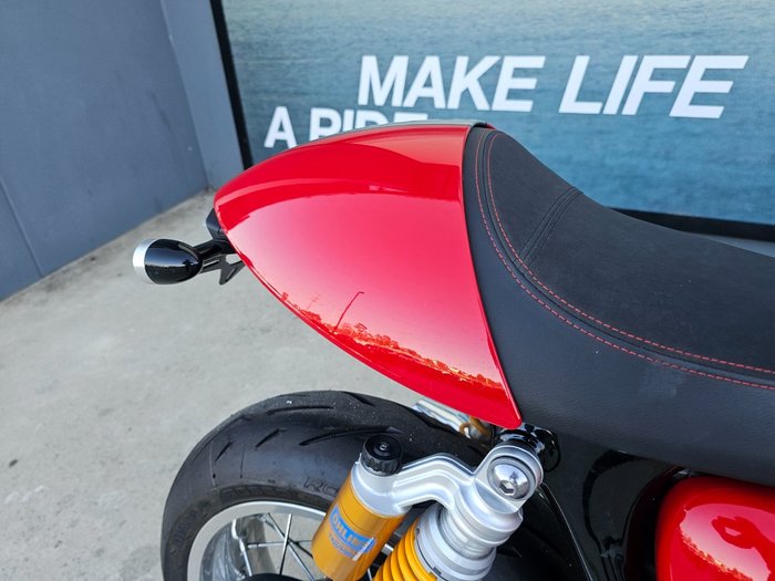 2017 Triumph THRUXTON R Red