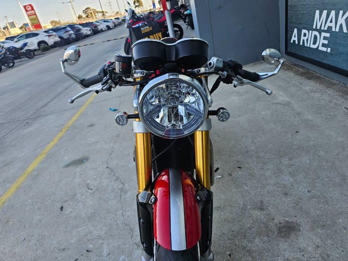 2017 Triumph THRUXTON R Red