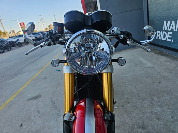 2017 Triumph THRUXTON R Red