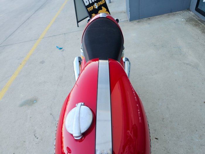 2017 Triumph THRUXTON R Red