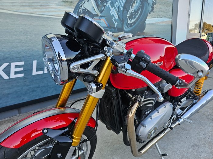2017 Triumph THRUXTON R Red