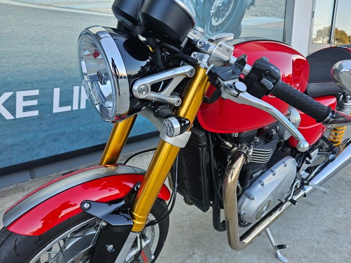 2017 Triumph THRUXTON R Red