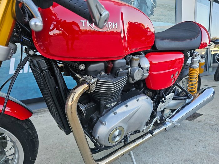 2017 Triumph THRUXTON R Red