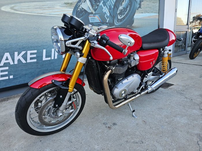 2017 Triumph THRUXTON R Red