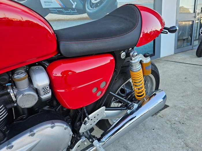 2017 Triumph THRUXTON R Red
