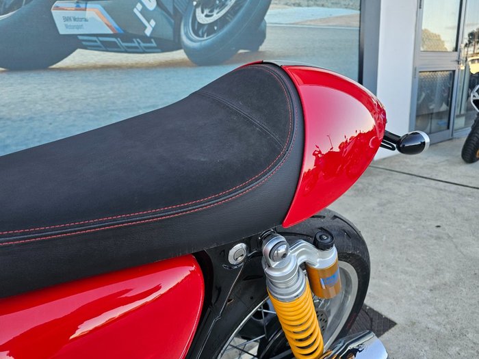 2017 Triumph THRUXTON R Red
