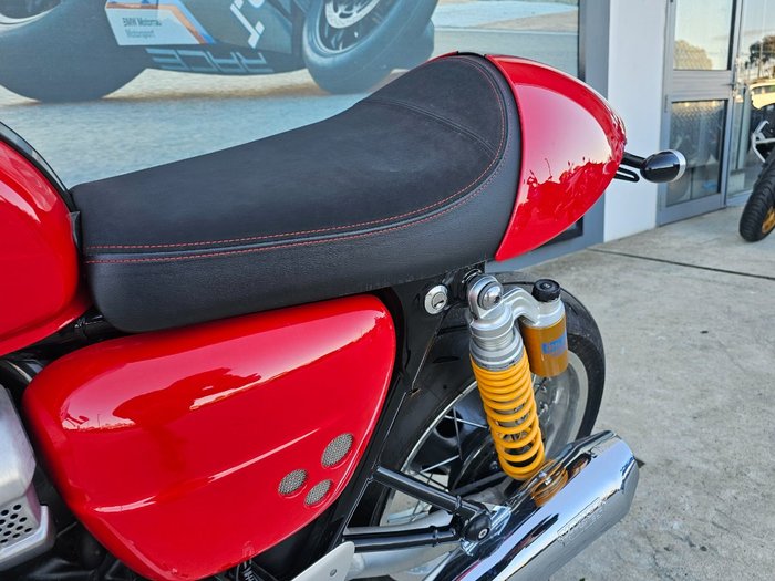 2017 Triumph THRUXTON R Red