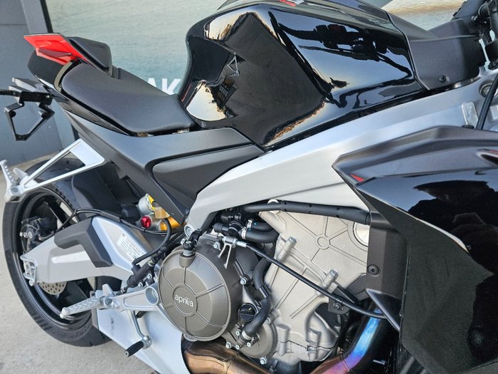 2023 APRILIA TUONO FACTORY Black