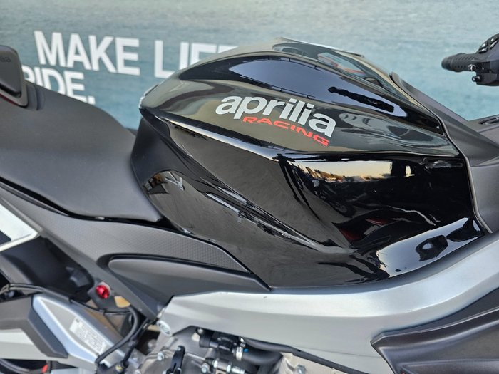 2023 APRILIA TUONO FACTORY Black