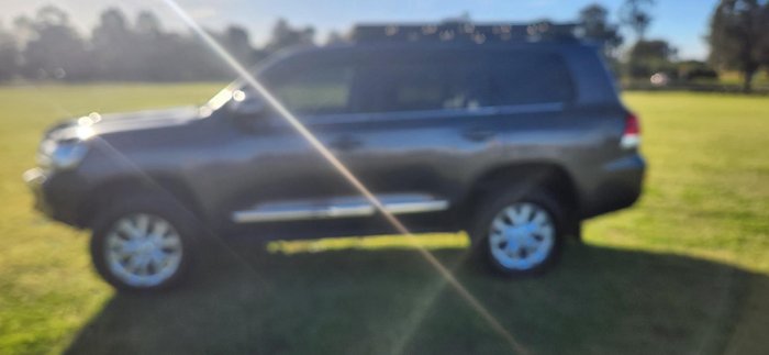 2018 Toyota Landcruiser Sahara VDJ200R 4X4 Dual Range Graphite