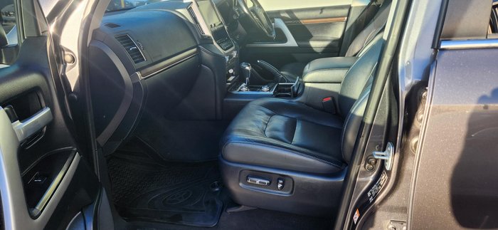 2018 Toyota Landcruiser Sahara VDJ200R 4X4 Dual Range Graphite
