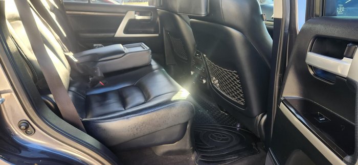2018 Toyota Landcruiser Sahara VDJ200R 4X4 Dual Range Graphite