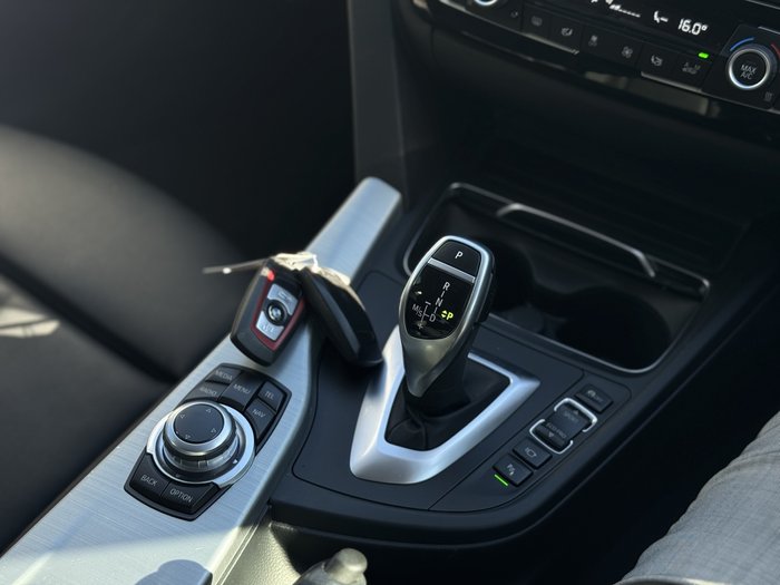 2016 BMW 3 Series 320i Sport Line