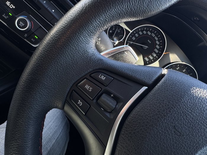 2016 BMW 3 Series 320i Sport Line