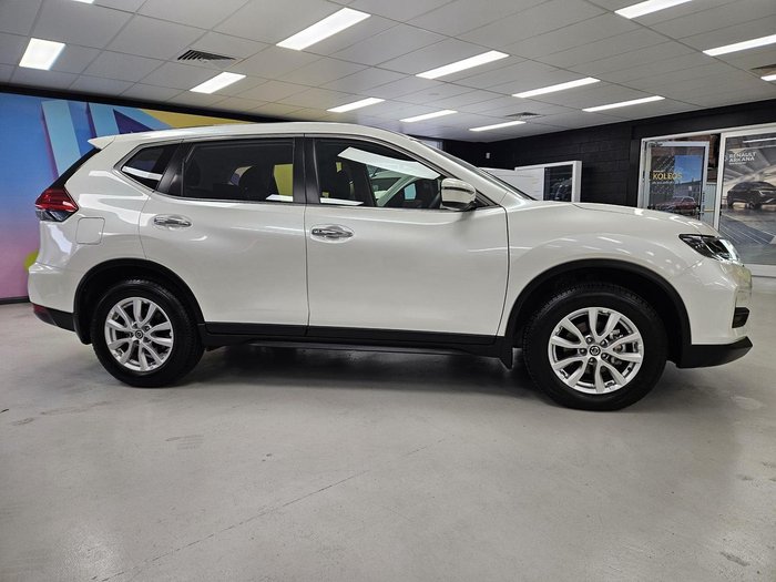 2022 Nissan X-TRAIL ST