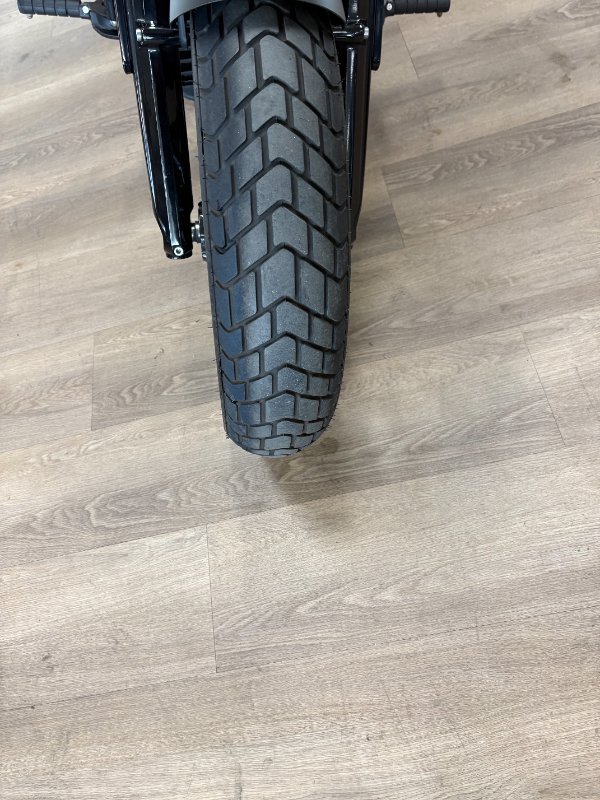 2023 Indian SCOUT BOBBER BLACK