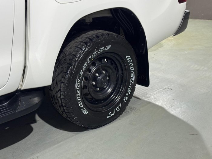 2022 Toyota Hilux SR