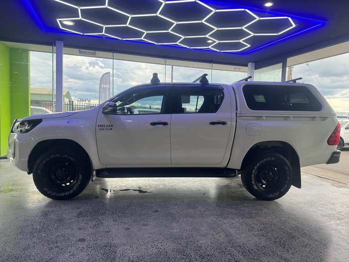 2022 Toyota Hilux SR