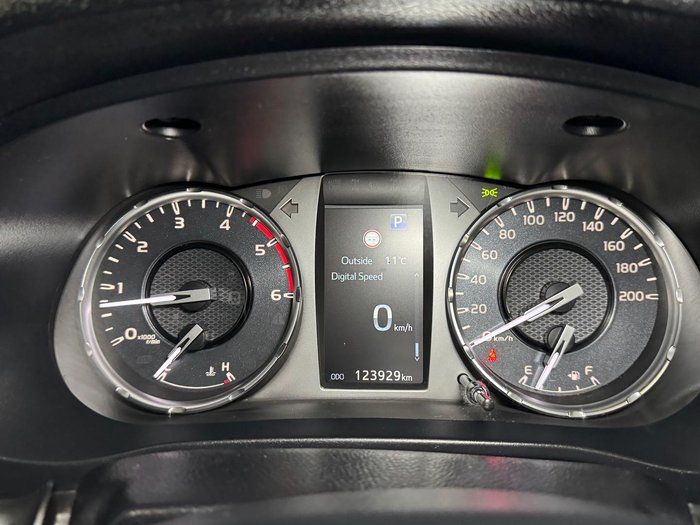 2022 Toyota Hilux SR