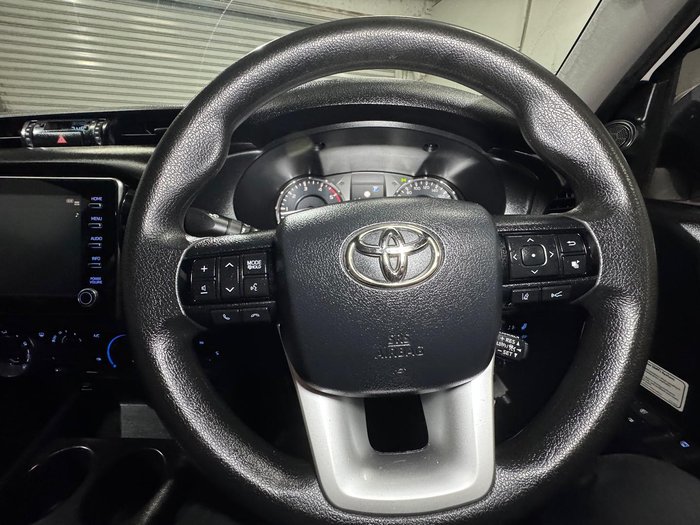 2022 Toyota Hilux SR