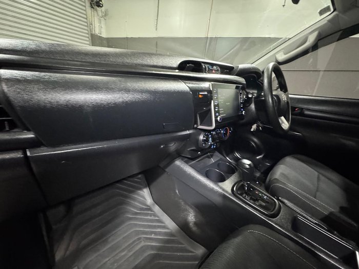 2022 Toyota Hilux SR