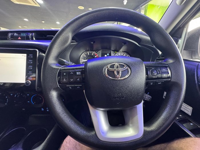 2022 Toyota Hilux SR