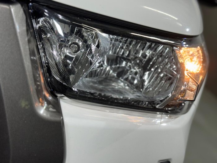 2022 Toyota Hilux SR