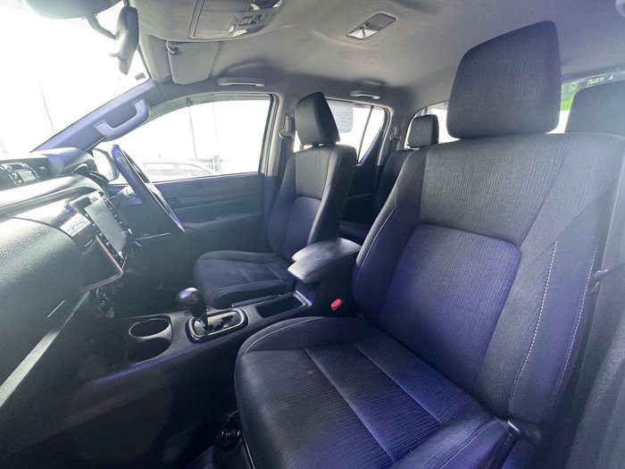 2022 Toyota Hilux SR