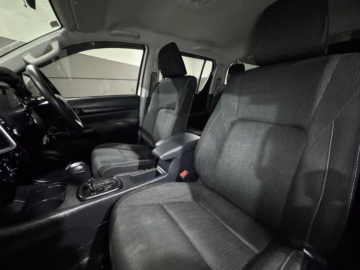 2022 Toyota Hilux SR
