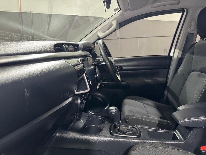 2022 Toyota Hilux SR