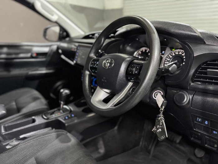 2022 Toyota Hilux SR