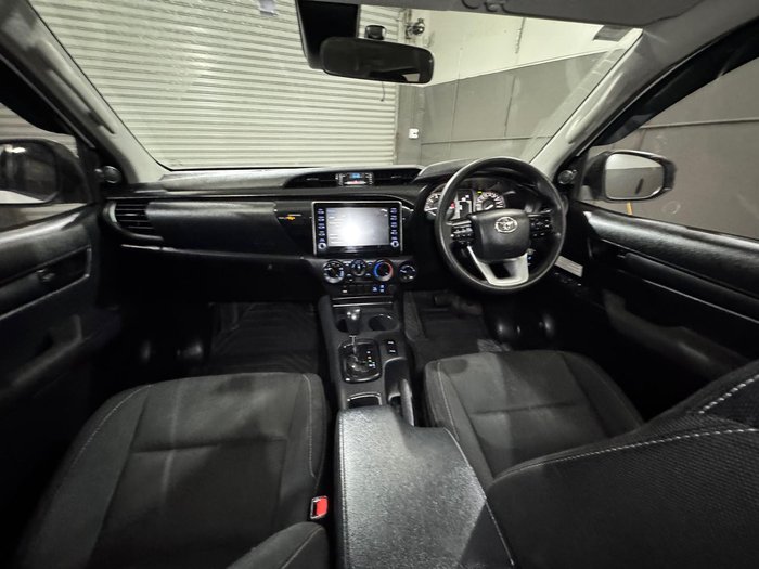 2022 Toyota Hilux SR