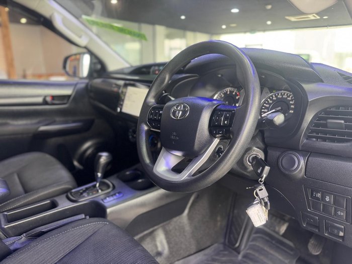 2022 Toyota Hilux SR