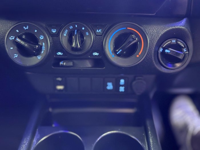 2022 Toyota Hilux SR