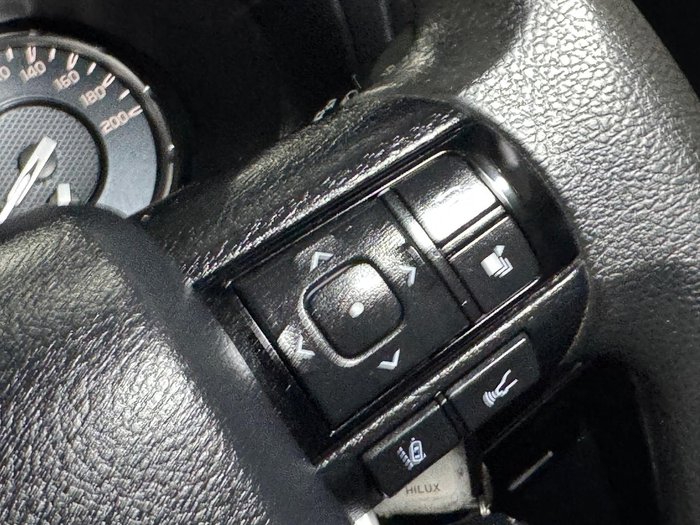 2022 Toyota Hilux SR