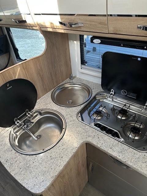 2020 Avan Ovation M7
